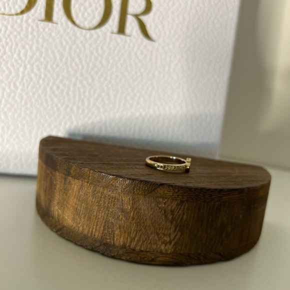 🔥🔥 Christian Dior ring size 7 - Picture 5 of 7